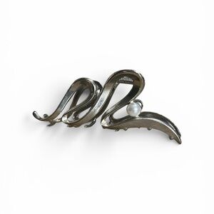 Elegant Silver hair clip with Pearl Accent